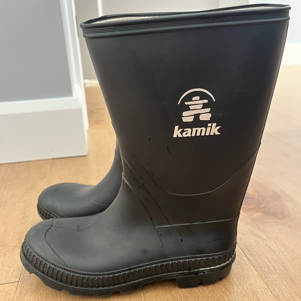 Kamik kids rain boots. Size 3.